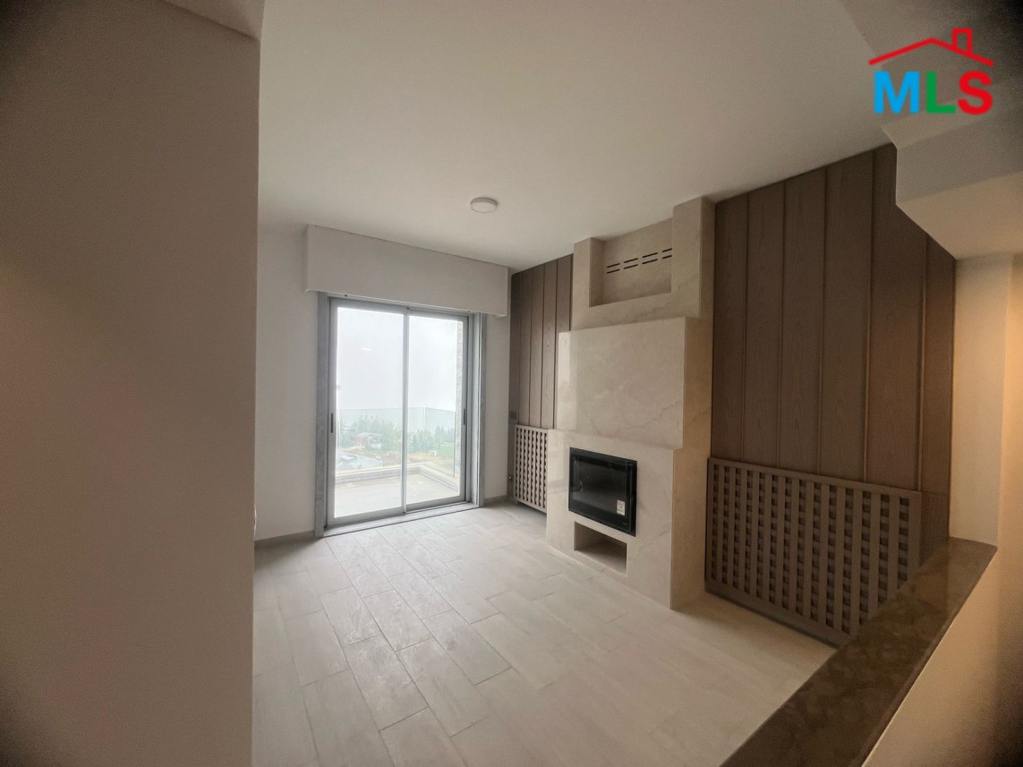 Luxurious Villa For Sale in Fakra Club