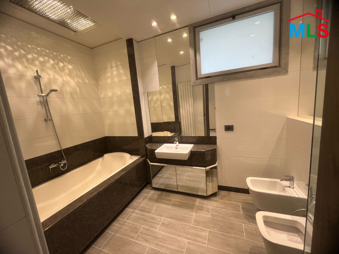 Luxurious Villa For Sale in Fakra Club