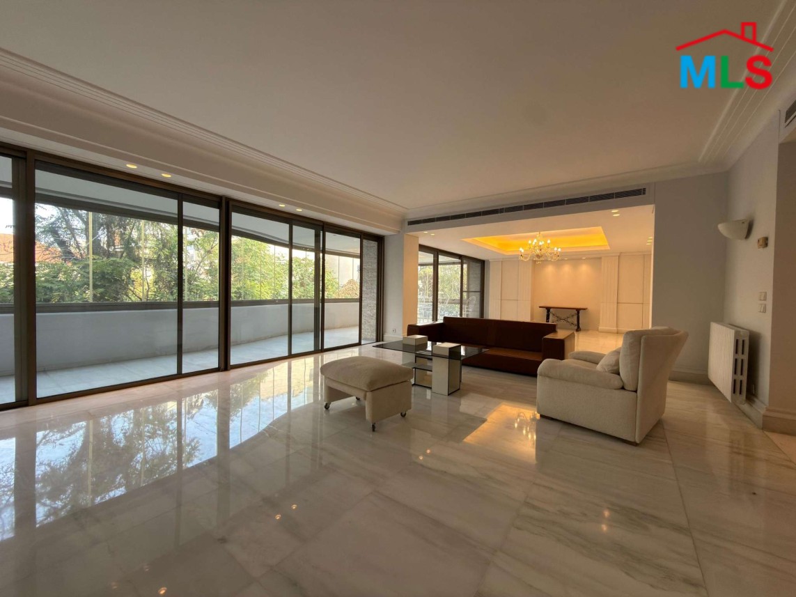 Elegant 4-Bedroom Apartment For Sale in Select area of Achrafieh, Carré D'or