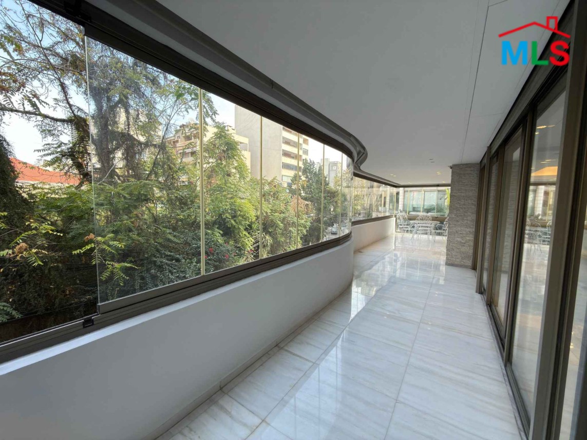 Elegant 4-Bedroom Apartment For Sale in Select area of Achrafieh, Carré D'or