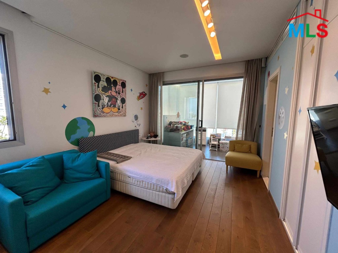Penthouse with Terraces and Mountain City View For Sale in Achrafieh, Rizk