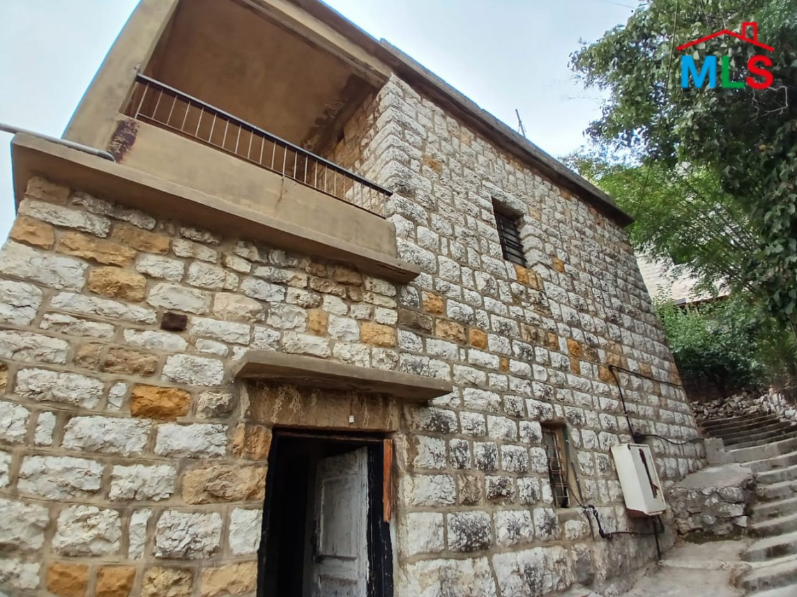 1,088 SQM Old House With Land For Sale in Beit Chabeb