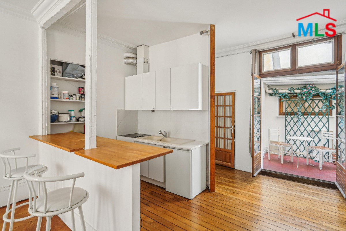 PIED-A-TERRE APARTMENT FOR SALE l ELYSEE / MADELEINE l PARIS 8ème, FRANCE - 58m2