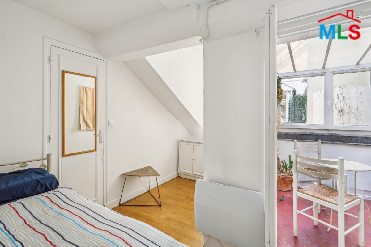 PIED-A-TERRE APARTMENT FOR SALE l ELYSEE / MADELEINE l PARIS 8ème, FRANCE - 58m2
